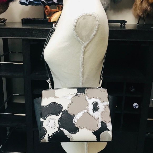 2PCS Michael Kors Selma MD Messenger Wallet Set - Picture 7 of 8